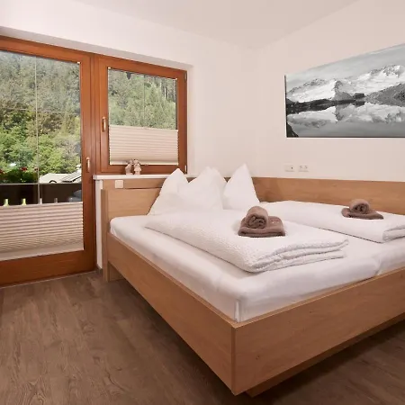 Sabrina מאיירהופן